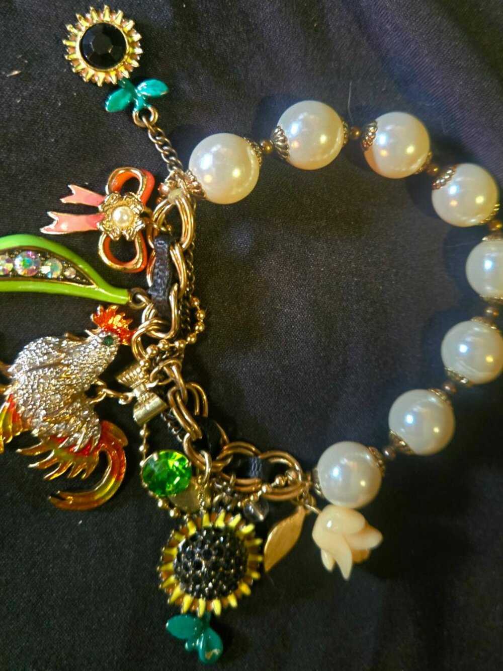 Betsey Johnson Faux Pearl Rooster Charm Bracelet – NWOT - Picture 2 of 8